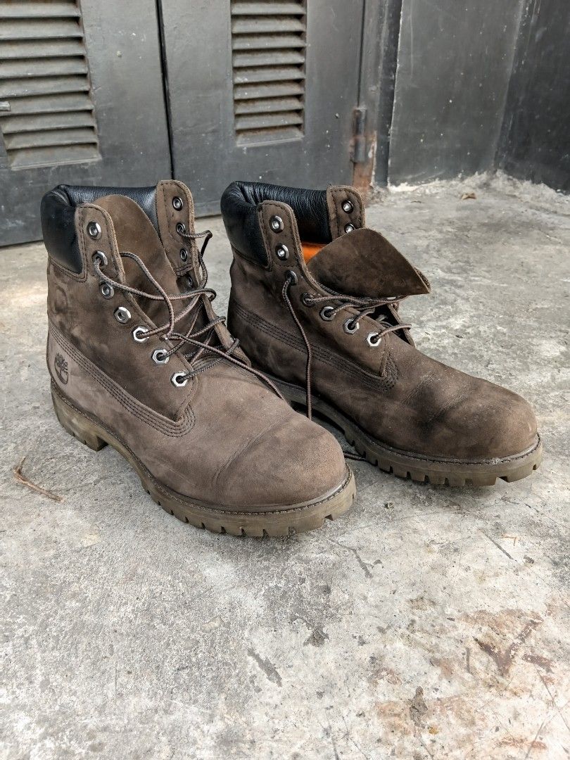 Timberland Brown Suede Boots 400g Thinsulate (Category: Boots) located in Manila. Submitted by grandflower-547aee (Listing ID 1463380258, Image 2). Description: - Classic brown Timberland boots in suede - 400g Thinsulate insulation for superior warmth - Durable rubber sole with excellent grip - Secure lace-up closure - Ideal for outdoor adventures and everyday casual wear.