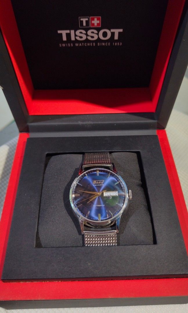 Tissot Heritage Visodate Automatic (Sunray Blue Dial) (Category: Men's Watches) located in Manila. Submitted by cebufindssss (Listing ID 1463540412, Image 1). Description: Looking for an iconic, Swiss-made classic at less than half the retail price? Up for grabs is this stunning Tissot Heritage Visodate Automatic featuring a classic sunray blue dial and a vintage-inspired stainless steel mesh bracelet. ​💰 SRP / Market Price: ~₱45,500 ✨ Selling P