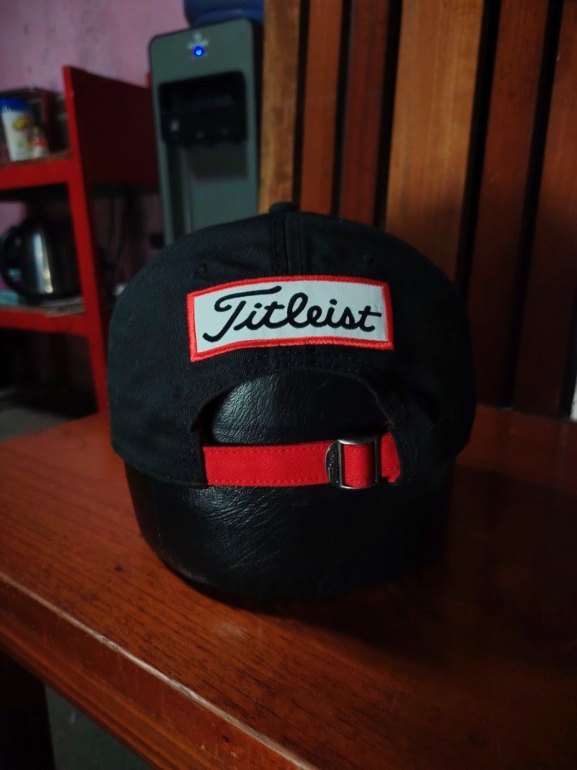 Titleist Pro V1 Golf Cap (Category: Caps & Hats) located in General Santos City (Dadiangas). Submitted by rafaelmir09800 (Listing ID 1463522918, Image 3). Description: Titleist Pro V1 Golf Cap⛳🏌️ OSFA - One Size Fits All Excellent Condition With minimal issue, DM! 🏷️450+sf DM📥 .
