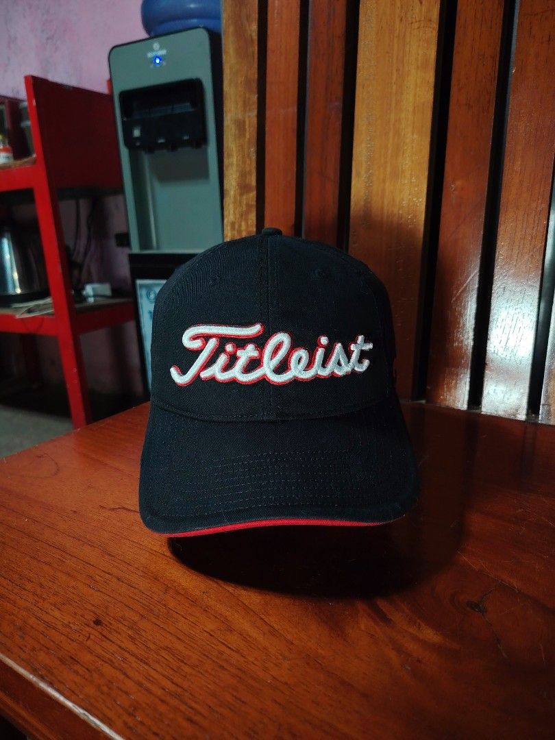 Titleist Pro V1 Golf Cap (Category: Caps & Hats) located in General Santos City (Dadiangas). Submitted by rafaelmir09800 (Listing ID 1463522918, Image 1). Description: Titleist Pro V1 Golf Cap⛳🏌️ OSFA - One Size Fits All Excellent Condition With minimal issue, DM! 🏷️450+sf DM📥 .