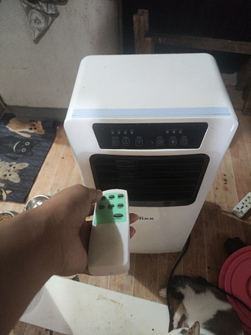 TIXX 1 HP INVERTER (Category: Air Conditioning and Heating) located in Manila. Submitted by cuatonlance (Listing ID 1463337195, Image 1). Description: NEVER USED SPECS: 1HP INVERTER INCLUSIONS: REMOTE WITH BATTERY.