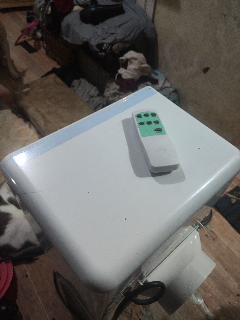 TIXX 1 HP INVERTER (Category: Air Conditioning and Heating) located in Manila. Submitted by cuatonlance (Listing ID 1463337195, Image 3). Description: NEVER USED SPECS: 1HP INVERTER INCLUSIONS: REMOTE WITH BATTERY.
