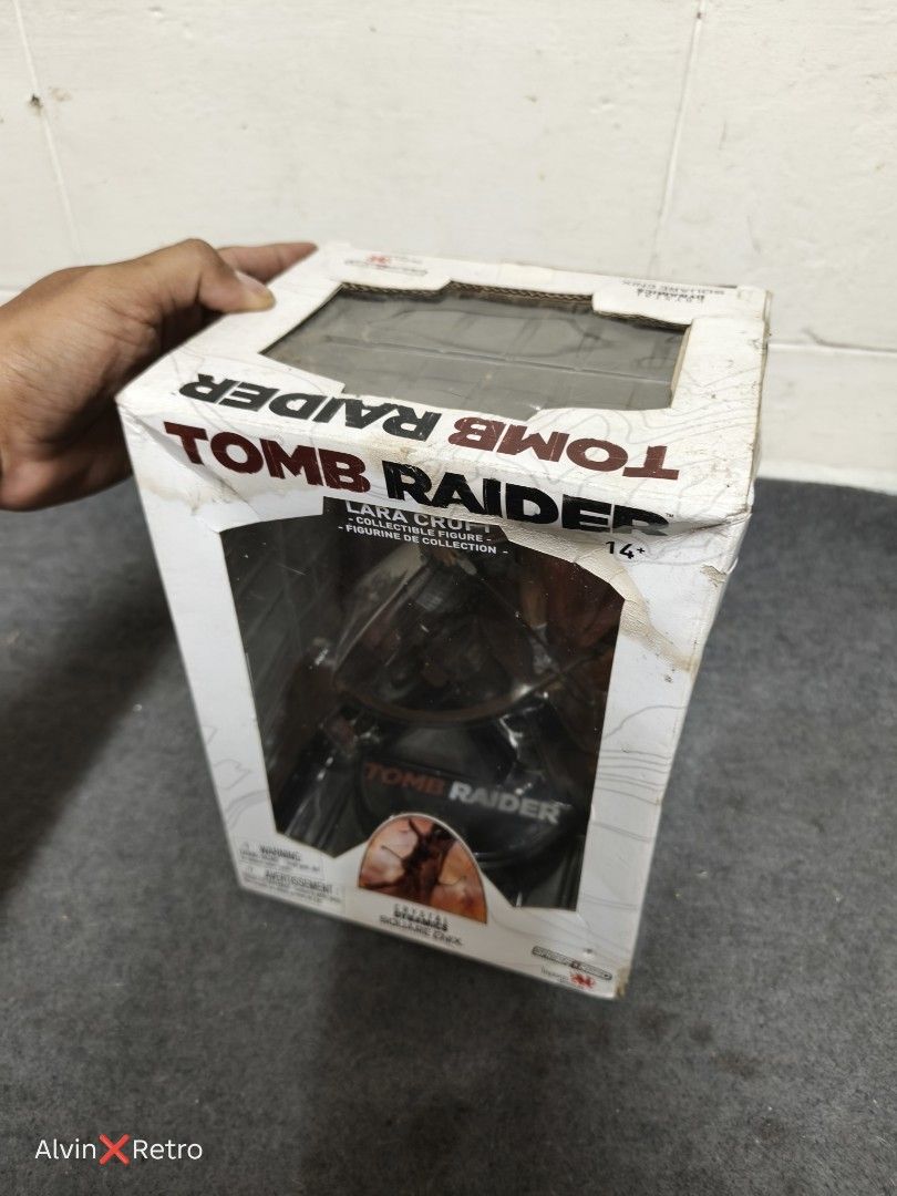 TOMB RAIDER - LARA CROFT - BUST STATUE CRYSTAL DYNAMICS (Category: Figurines & Statues) located in Manila. Submitted by alvinretro (Listing ID 1463410188, Image 3). Description: Tayuman, Manila.