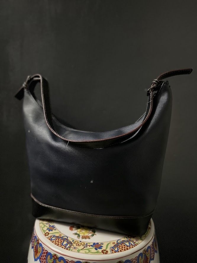 Tommy Hilfiger Navy Blue Shoulder Bag (Category: Shoulder Bags) located in Caloocan City. Submitted by zealgem_d3432f (Listing ID 1463528308, Image 2). Description: - Navy blue Tommy Hilfiger shoulder bag - Classic hobo style - Dark brown trim and strap details - Perfect for everyday use - Spacious interior with a clean lining *Note: Little white stain on the back. Please feel free to message me if there are any inquiries or requests for more pic