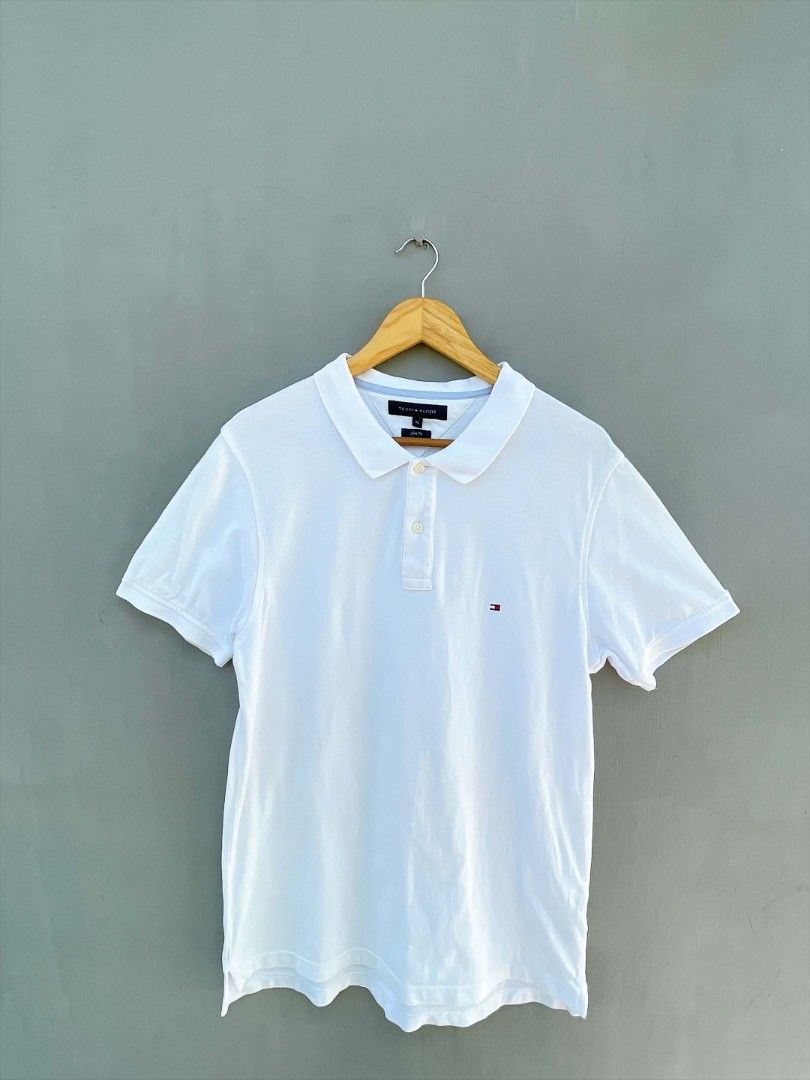 Tommy Hilfiger polo (Category: Activewear) located in San Nicolas. Submitted by lictawajre19642 (Listing ID 1463398719, Image 1). Description: Size: M-L Width :20.5 Length :28.5 CR:9.5/10 Issue :NONE.