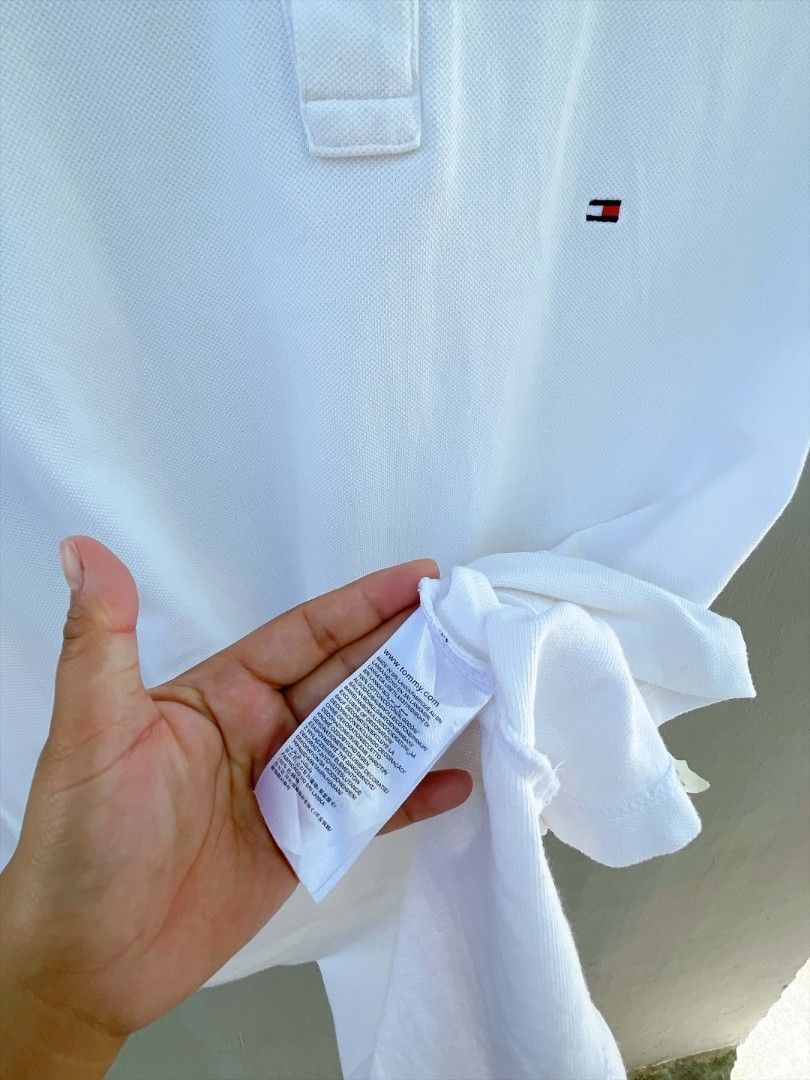 Tommy Hilfiger polo (Category: Activewear) located in San Nicolas. Submitted by lictawajre19642 (Listing ID 1463398719, Image 2). Description: Size: M-L Width :20.5 Length :28.5 CR:9.5/10 Issue :NONE.
