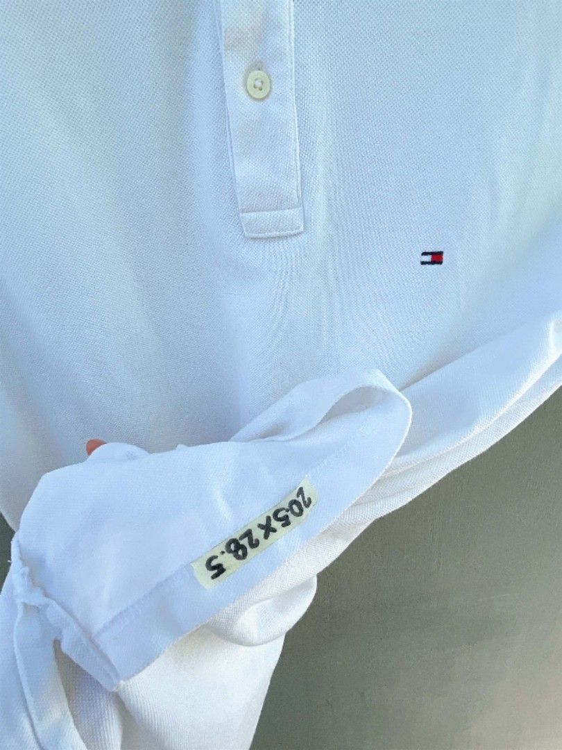 Tommy Hilfiger polo (Category: Activewear) located in San Nicolas. Submitted by lictawajre19642 (Listing ID 1463398719, Image 3). Description: Size: M-L Width :20.5 Length :28.5 CR:9.5/10 Issue :NONE.