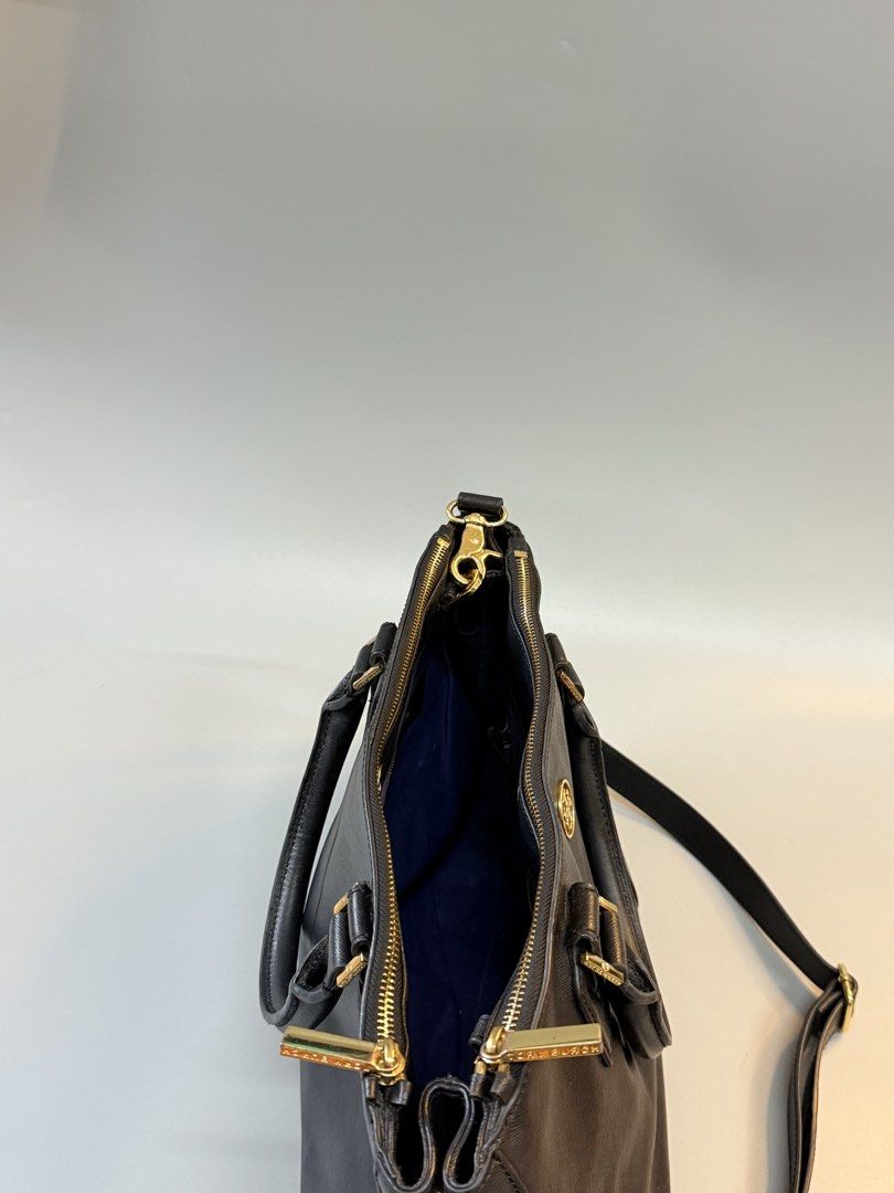 Tory Burch (Category: Luxury Bags & Wallets) located in Cebu City. Submitted by ricahsukaybags_2017 (Listing ID 1463448770, Image 3). Description: Tory burch. Medium size 3compartments no flaws .