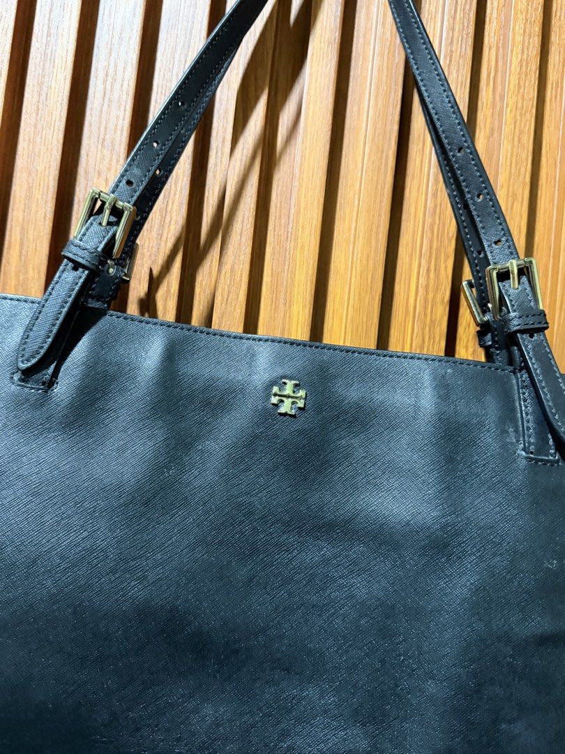 Tory Burch Black Leather Tote Bag (Category: Luxury Bags & Wallets) located in San Pablo. Submitted by kimtckblc (Listing ID 1463547527, Image 2). Description: - Classic black Tory Burch tote bag - Genuine leather material - Elegant gold hardware details - Ample interior space for essentials - Ideal for work or everyday use - Shows some signs of wear on the corners.