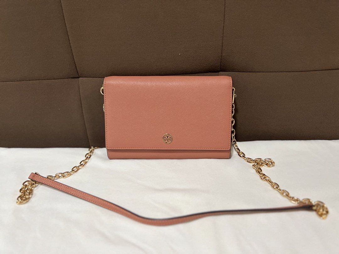 Tory Burch WOC (Category: Luxury Bags & Wallets) located in Cabanatuan. Submitted by hellorhea (Listing ID 1463461718, Image 1). Description: Flaw: there's no dust bag and card .