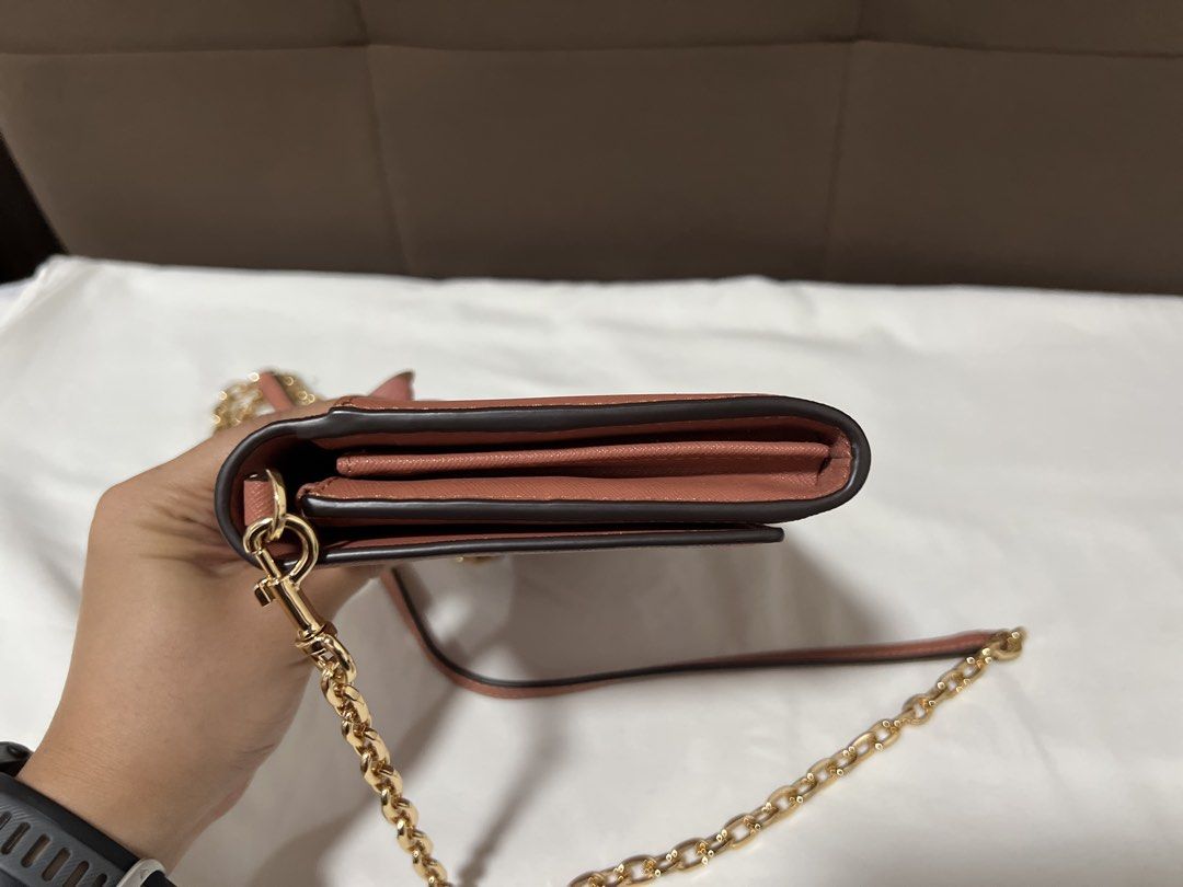 Tory Burch WOC (Category: Luxury Bags & Wallets) located in Cabanatuan. Submitted by hellorhea (Listing ID 1463461718, Image 2). Description: Flaw: there's no dust bag and card .