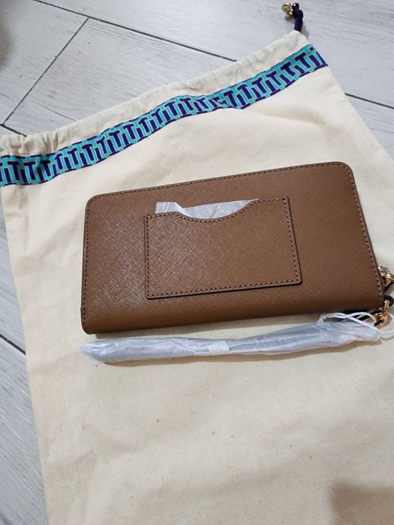 Tory Burch Zip Around Wallet - Moose (Category: Wallets & Card holders) located in Quezon City. Submitted by acm.isa (Listing ID 1463387326, Image 2). Description: For sale: Tory Burch Women's Emerson Wristlet Zip Continental Wallet with Gold Tone Hardware Interior Details: 2 cash compartments, 8 card slots, 1 center zip pocket. Dimensions: 7.5"L x 4"H x 1"W Negotiable. Please PM if interested. Thanks .