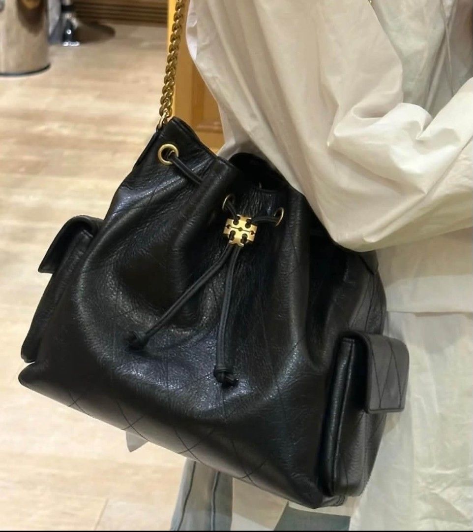 Tory Charlie Bucket Bag (Category: Cross-body Bags) located in Manila. Submitted by msddirectfactoryoutlet (Listing ID 1463388193, Image 1). Description: .