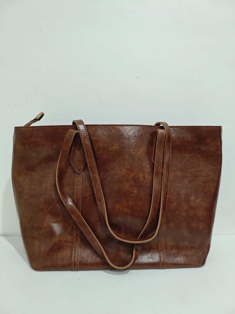 Tote Bags (Leather/Cloth) (Category: Tote Bags) located in San Jose del Monte. Submitted by jenmallari_ (Listing ID 1463414363, Image 1). Description: Tote Bags (Leather/Cloth) 🏷️ P320 leather bags 🏷️ P250 cloth tote bags 📍Muzon, SJDM, Bulacan.