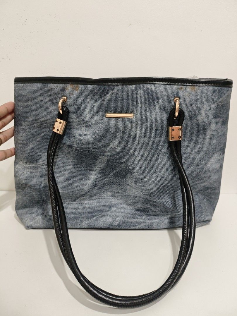 Tote Bags (Leather/Cloth) (Category: Tote Bags) located in San Jose del Monte. Submitted by jenmallari_ (Listing ID 1463414363, Image 3). Description: Tote Bags (Leather/Cloth) 🏷️ P320 leather bags 🏷️ P250 cloth tote bags 📍Muzon, SJDM, Bulacan.