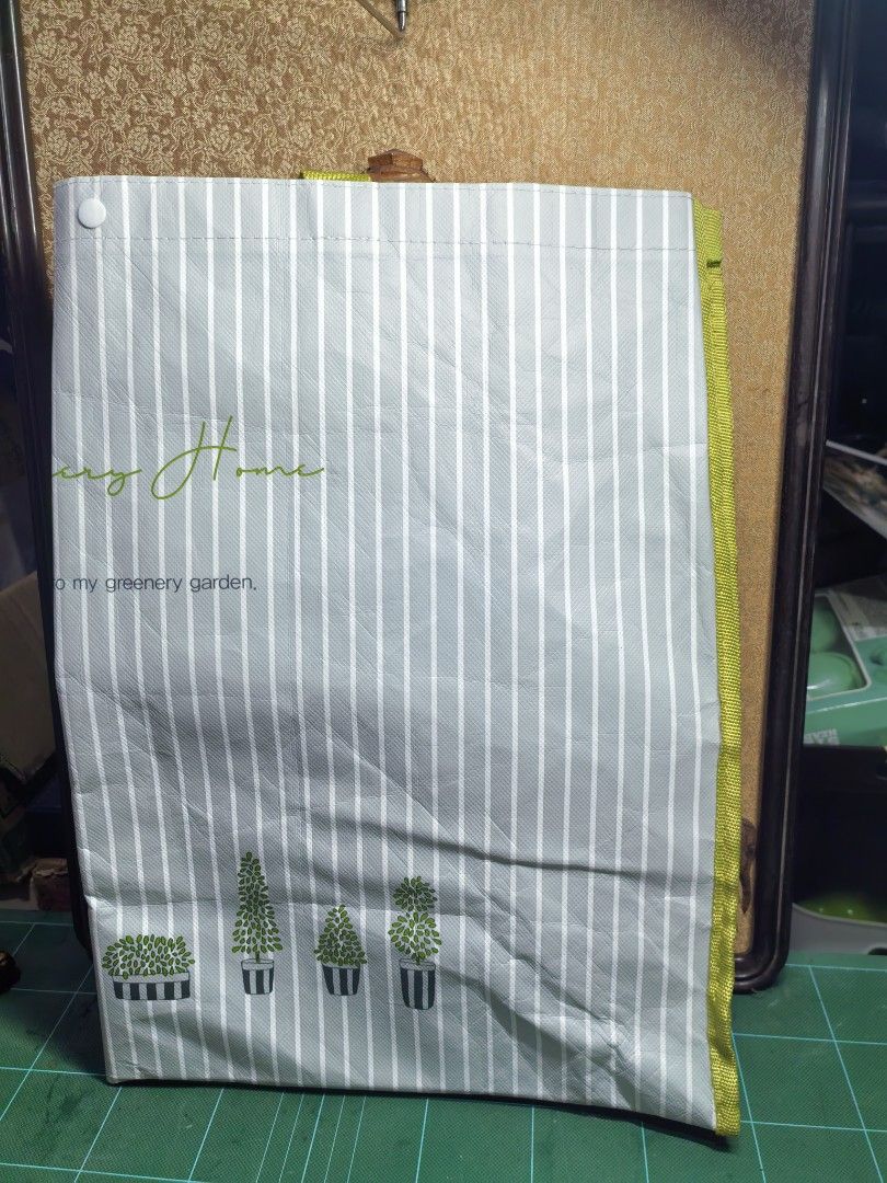 Tote Shopping Grocery Bag (Category: Tote Bags) located in Cebu City. Submitted by dudes_villanueva (Listing ID 1463335901, Image 2). Description: Tote Shopping Grocery Bag In good condition Lenght 24in.