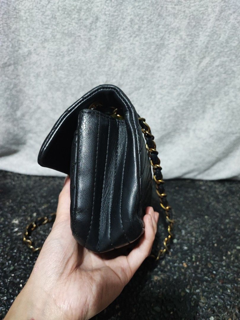 Tough genuine leather small chain bag (Category: Announcements) located in Baguio. Submitted by ozara.06 (Listing ID 1463539238, Image 2). Description: tough small convertible chain bag small size kasya phone tarnished hardware 600.