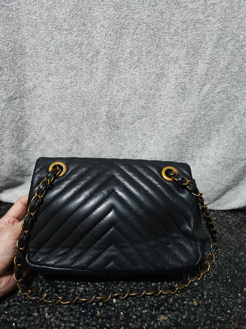 Tough genuine leather small chain bag (Category: Announcements) located in Baguio. Submitted by ozara.06 (Listing ID 1463539238, Image 3). Description: tough small convertible chain bag small size kasya phone tarnished hardware 600.