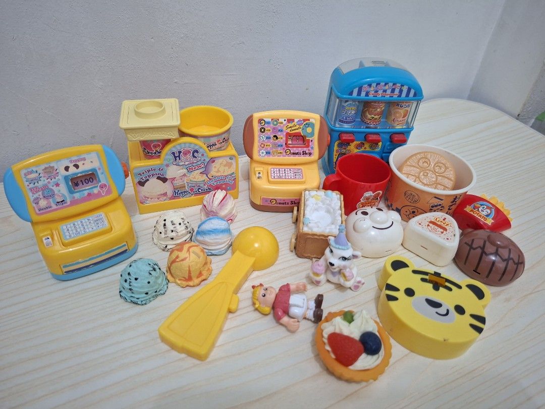 Toys assorted (Category: Kids Toys) located in Quezon City. Submitted by miakayuki16 (Listing ID 1463406448, Image 1). Description: takeall nyo na 🤭 magaganda naman yan 😊 jpan surplus.