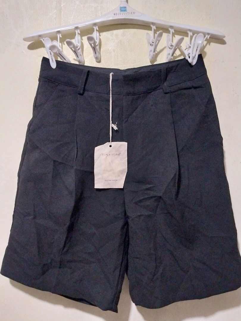 T-Platform Original Design Black pleated Shorts (Category: Shorts) located in Manila. Submitted by PrinceDani.Clothing (Listing ID 1463464415, Image 2). Description: Black trouser shorts size 28in waist 19in length New with tag .