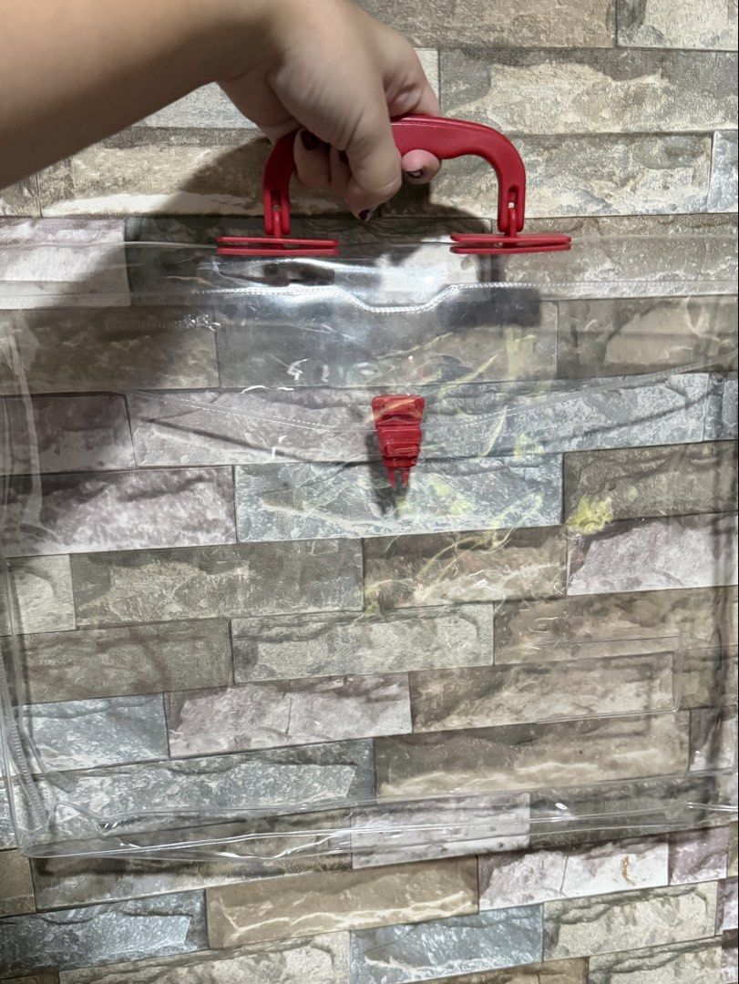 Transparent Expandable Clear Envelope (Category: Stationery & School Supplies) located in Mandaluyong City. Submitted by aanaeij (Listing ID 1463355042, Image 2). Description: 🃏price: ₱65 original price: ₱75 rfs: board passer already! issue: none - used twice last aug pnle - fits long envelope, plastic envelope, etc. - color: red - brand: adventurer - size: long PM FOR MORE INFO !! 🗯️ NO RETURN/NO REFUND 📍mandaluyong ❗️MOD: Lalamove ❕MOP: Lala