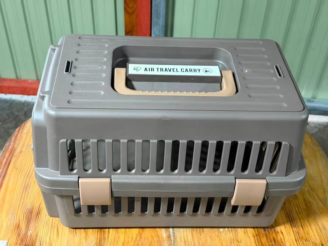 TRAVEL PET CARRIER (Category: Homes & Other Pet Accessories) located in Sablan. Submitted by gongonshelley12 (Listing ID 1463444035, Image 1). Description: 700 ONLY TRAVEL PET CARRIER DARKER COLOR IN ACTUAL SUPER LIKE NEW.