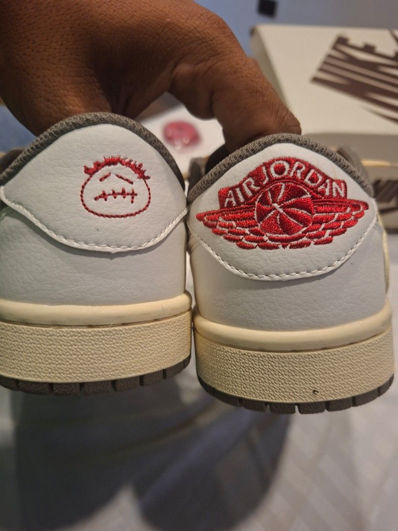 Travis Scott Air Jordan 1 Low Reverse Mocha (Category: Casual Shoes) located in Caloocan City. Submitted by houdinilucas241-37122 (Listing ID 1463505053, Image 2). Description: Too big, I'm size 42 akala ko pwede double socks. Highly sought after colorway. Can be resold for collectors..