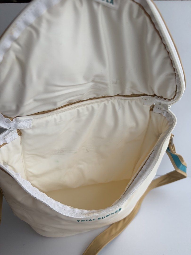 POLA Trial Summer Insulated Bag (Category: Shoulder Bags) located in Quezon City. Submitted by wagwagan_ukay_blues (Listing ID 1463377232, Image 3). Description: Need Wash Minimal stains From Japan In good condition L-7” W-4” H-9”.