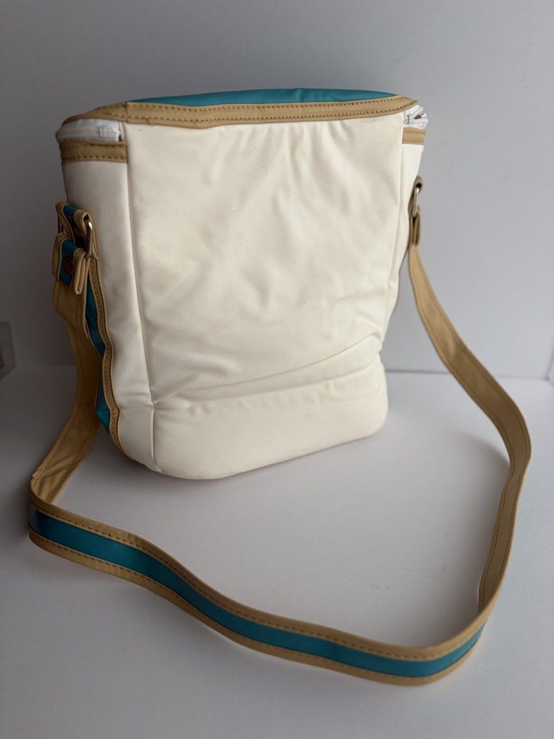 POLA Trial Summer Insulated Bag (Category: Shoulder Bags) located in Quezon City. Submitted by wagwagan_ukay_blues (Listing ID 1463377232, Image 2). Description: Need Wash Minimal stains From Japan In good condition L-7” W-4” H-9”.