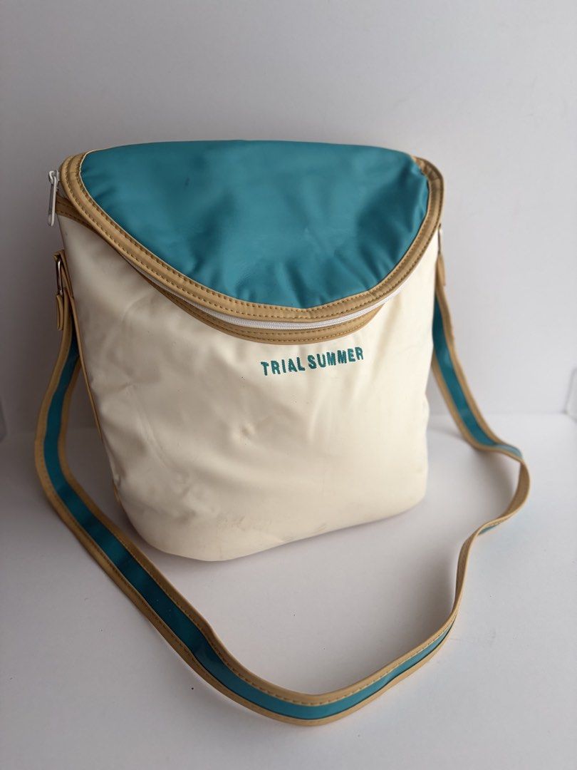 POLA Trial Summer Insulated Bag (Category: Shoulder Bags) located in Quezon City. Submitted by wagwagan_ukay_blues (Listing ID 1463377232, Image 1). Description: Need Wash Minimal stains From Japan In good condition L-7” W-4” H-9”.