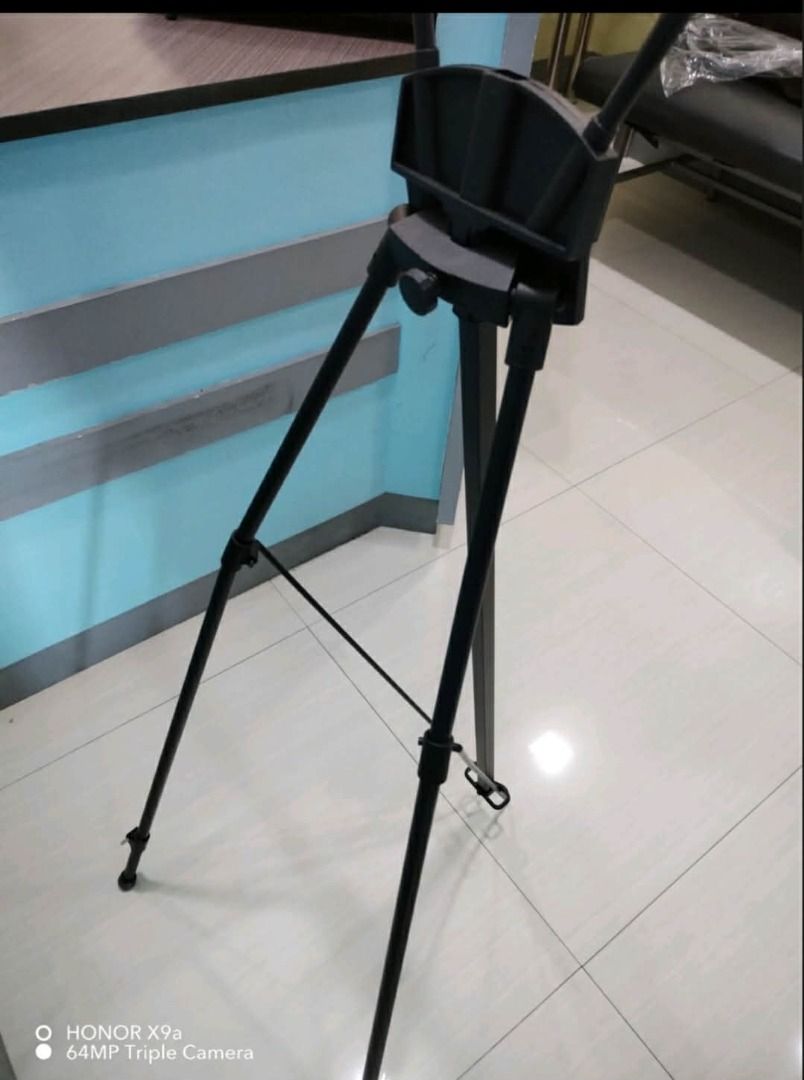 TRI-POD BANNERSTAND (Category: Home Improvement Tools & Accessories) located in Quezon City. Submitted by teuz.ent1 (Listing ID 1463338846, Image 3). Description: Material : Aluminum Color : Black Size: 2ft x 5ft (adjustable up to 2ft x 6ft).