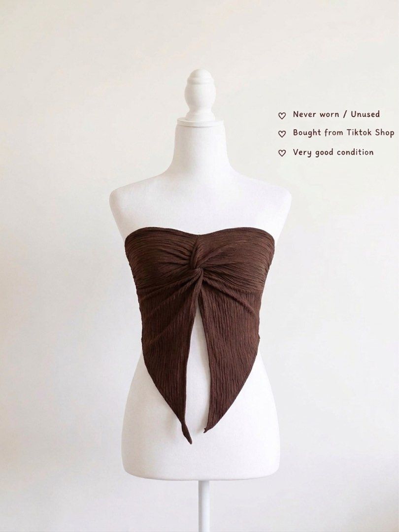 tube top (Category: Sleeveless) located in Manila. Submitted by reina_sweetscloset (Listing ID 1463528320, Image 1). Description: ୨୧ size: S to M ୨୧ original price: ₱135 ୨୧ selling price: ₱95 pickup/delivery via lalamove & jnt.