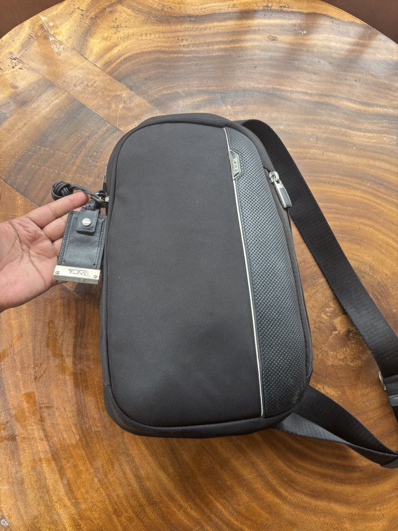 Tumi sling bag (Category: Luxury Bags & Wallets) located in Manila. Submitted by manisanro47672 (Listing ID 1463373289, Image 1). Description: .