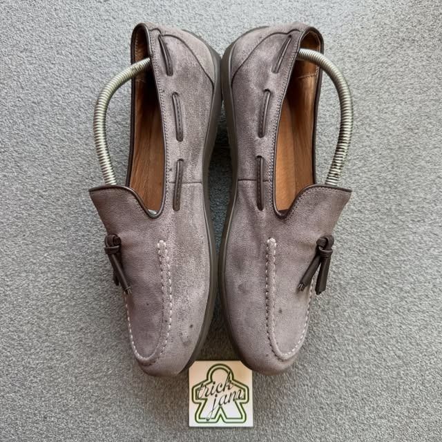 UGG FLAT TASSEL LOAFERS DARK BROWN SUEDE (Category: Casual Shoes) located in Cagayan de Oro. Submitted by huntbytrickjam.v2 (Listing ID 1463348802, Image 3). Description: U-G FLAT TASSEL LOAFERS DARK BROWN SUEDE US 9 / EURO 42 / CM 27 EXCELLENT Pair Only Sign of Usage M - 1499.