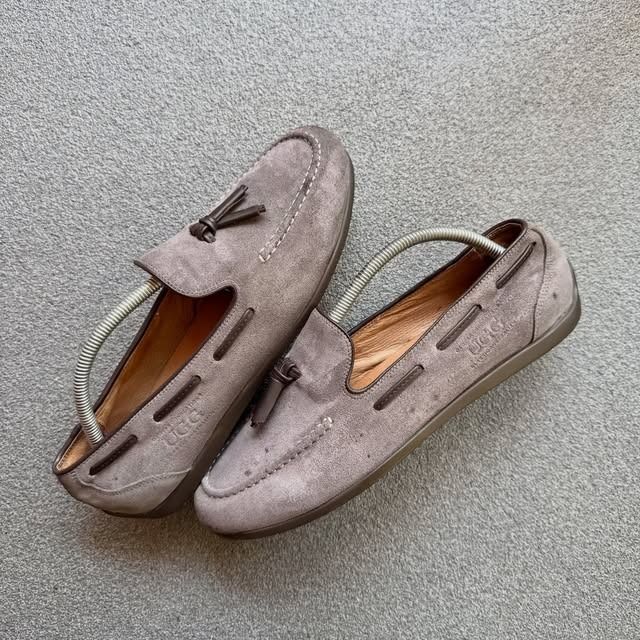 UGG FLAT TASSEL LOAFERS DARK BROWN SUEDE (Category: Casual Shoes) located in Cagayan de Oro. Submitted by huntbytrickjam.v2 (Listing ID 1463348802, Image 1). Description: U-G FLAT TASSEL LOAFERS DARK BROWN SUEDE US 9 / EURO 42 / CM 27 EXCELLENT Pair Only Sign of Usage M - 1499.