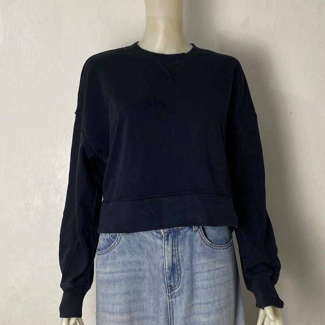 UNDER ARMOUR 🏃‍♀️ | Black Cropped Sweatshirt (Category: Longsleeves) located in Bulacan. Submitted by orc.ph (Listing ID 1463443201, Image 3). Description: UNDER ARMOUR 🏃‍♀️ | Black Cropped Sweatshirt Material Used: 80% Cotton 20% Polyester - Black -Boxy -Cropped -Loose Fit - Flap Side Pocket - Casual -Active Wear ‎-Size: 2XL -Width: 25” ‎-Length: 18” Pristine Condition. No Visible Flaws. Issue: NONE ‎ ‎⚠️Note: For Inspo lang po yung When worn,