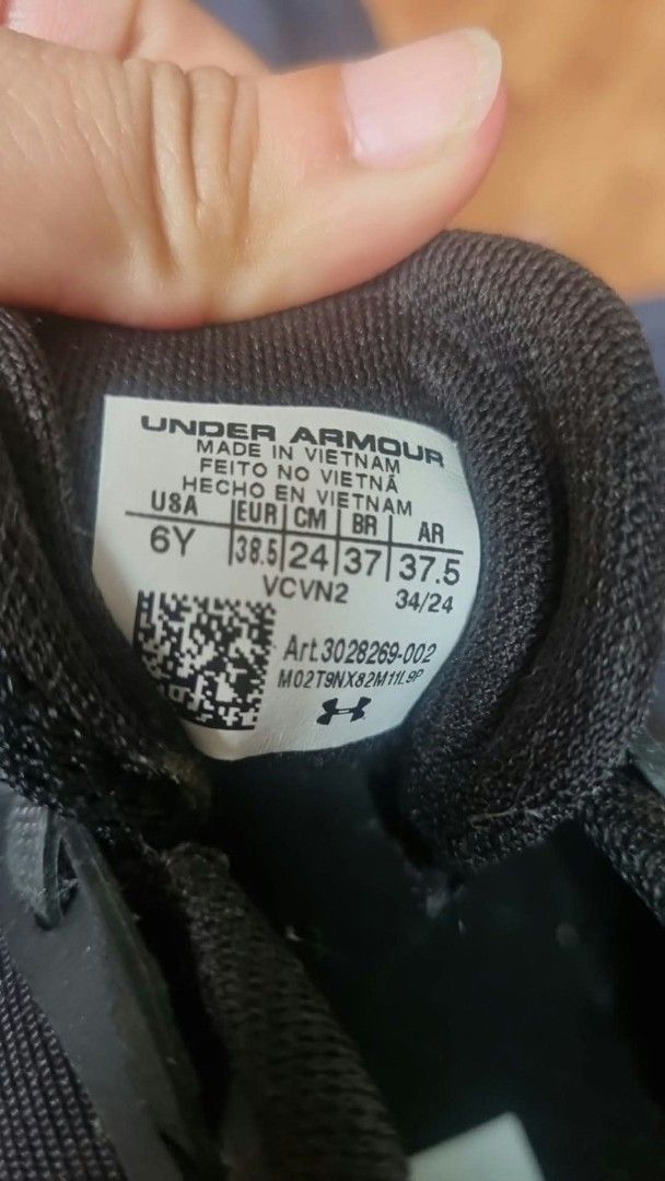 Under Armour Running Shoes Black Size 7 (Category: Sneakers) located in Caloocan City. Submitted by maumau.247 (Listing ID 1463408131, Image 1). Description: - Brand: Under Armour - Type: Running Shoes - Color: Black - Size: Youth 6 - Origin: Made in Vietnam - Features: Comfortable, lightweight - Ideal for: Sports, everyday wear - Reason for Selling: No longer needed.