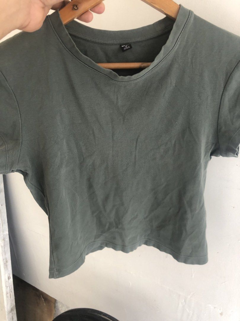 Uniqlo (Category: Shirts) located in Manila. Submitted by jayart.225 (Listing ID 1463350822, Image 3). Description: 16 x 17.