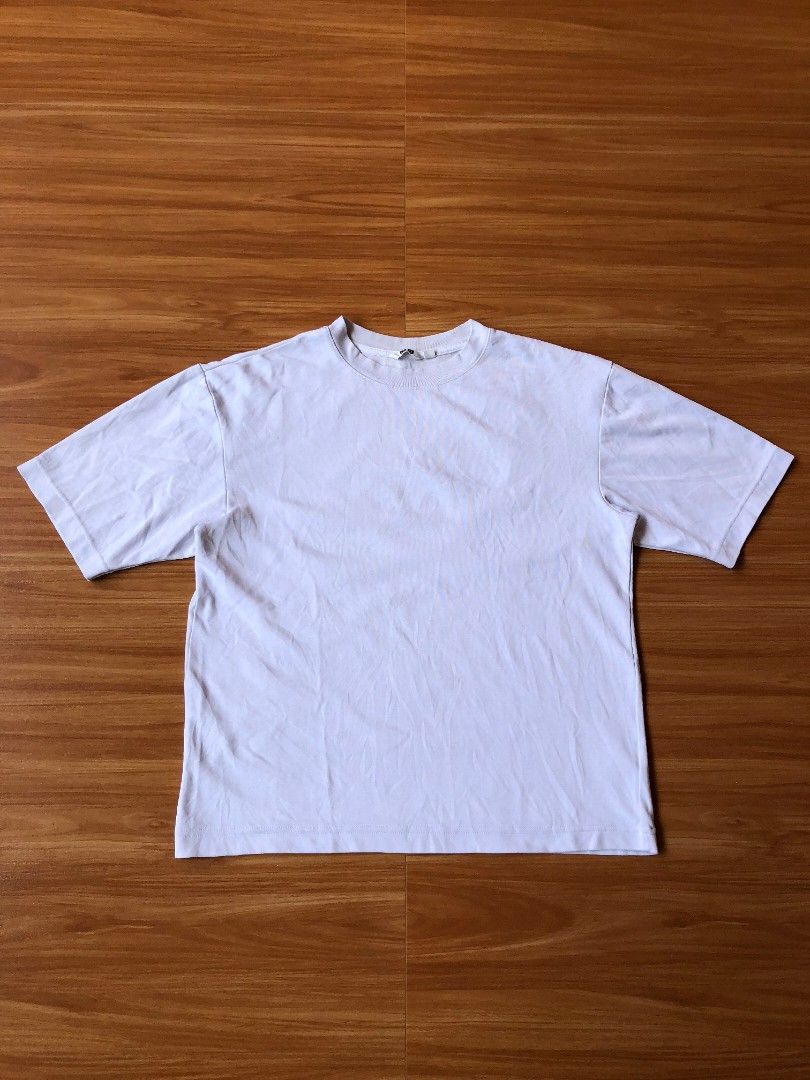 UNIQLO ARISM (Category: Tshirts & Polo Shirts ) located in Baybay. Submitted by dathrifted (Listing ID 1463345559, Image 1). Description: UNIQLO ARISM SMALL ON TAG Width- 20 Length- 24 EXCELLENT CONDITION PM if Interested📩📩📩.
