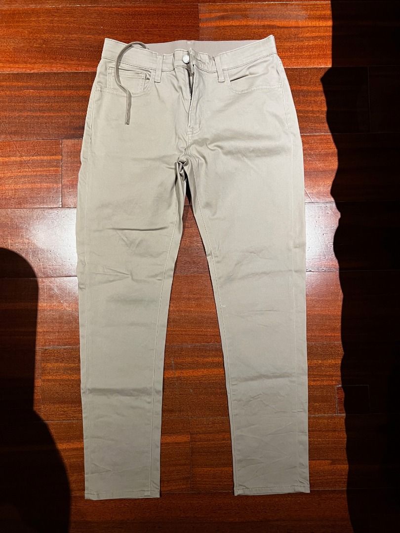 Uniqlo Beige Chinos | M (Category: Chinos) located in Caloocan City. Submitted by gabekristof (Listing ID 1463529873, Image 1). Description: Beige chinos with front and back pockets. Size: M; waist 76–84 cm (as labelled). Pre-loved and in good condition. No tears or stains. Price is fixed. Delivery via LBC, J&T or Lalamove. Meetup near DLSU along Taft Avenue can be arranged..