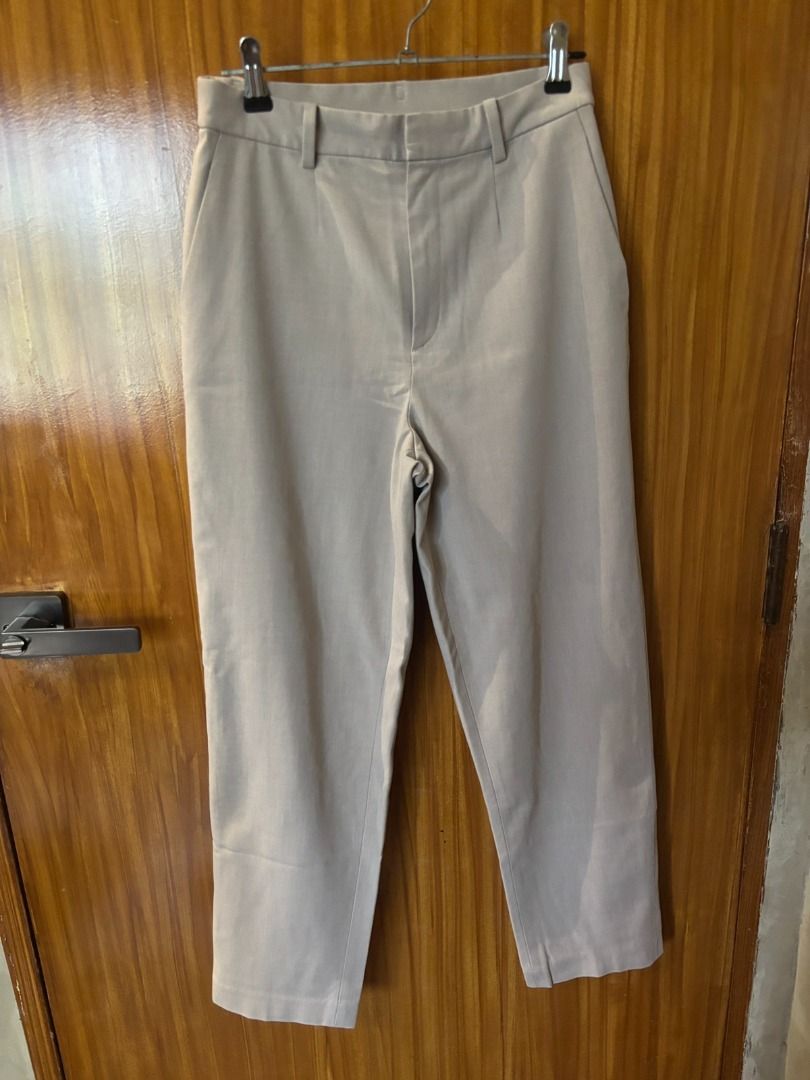 UNIQLO SMART ANKLE PANTS - BEIGE (Category: Jeans) located in Caloocan City. Submitted by galorylem99656 (Listing ID 1463333494, Image 1). Description: UNIQLO SMART ANKLE PANTS - BEIGE ✨ Condition: Well Used 📌 Reason for Selling: Decluttering PRODUCT DETAILS Brand: UNIQLO Type: Smart Ankle Pants Color: Beige (actual color may vary slightly depending on lighting) Size: Small Waist: 60–66 cm Hip: 85–91 cm TRANSACTION & DELIVERY 📦 Shipping: Via J&