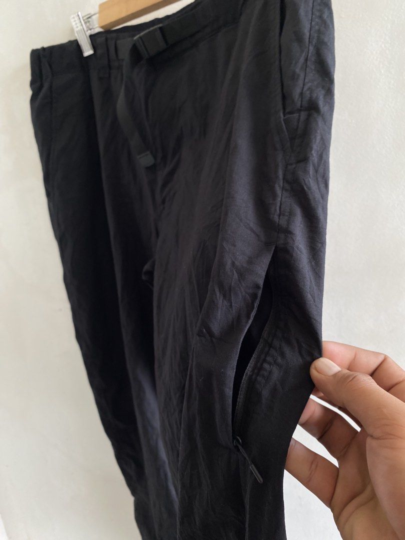 Uniqlo Black Trekpants (Category: Chinos) located in Davao. Submitted by bangers01 (Listing ID 1463400158, Image 2). Description: .