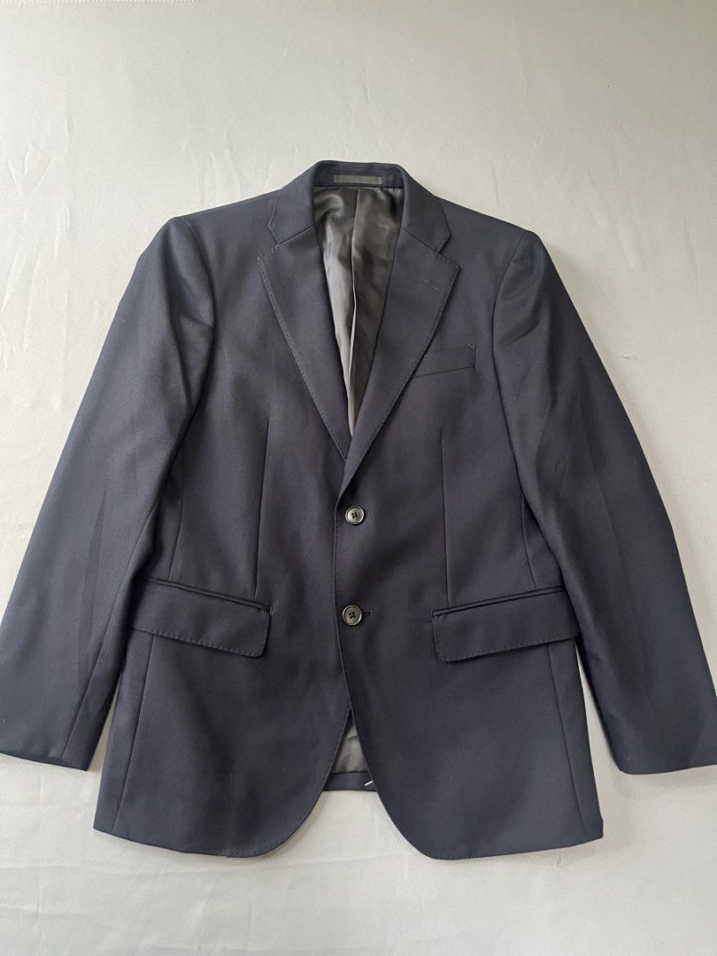 Uniqlo Blazer Jacket - Slim fit (Category: Coats, Jackets and Outerwear) located in Subic. Submitted by beaaanzen (Listing ID 1463371202, Image 1). Description: Navy Blue: Small on Tag Condition 10/10 🏷️600 plus shipping fee Location & Courier: J&T Olongapo City 🚚 MOP: GCash payment first.
