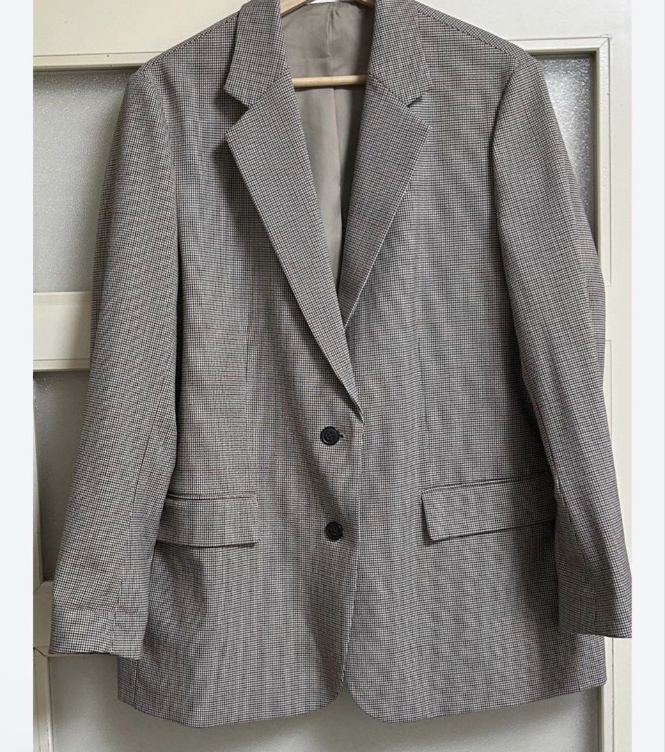 Uniqlo Blazer (XL) (Category: Coats, Jackets and Outerwear) located in Mabalacat. Submitted by lovcj_ (Listing ID 1463415371, Image 1). Description: .