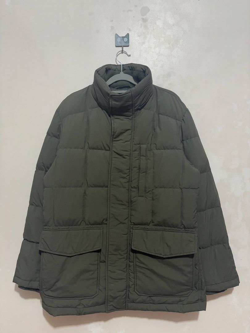 Uniqlo Gray Down Puffer Jacket Men Medium (Category: Coats, Jackets and Outerwear) located in Balanga. Submitted by winterlab_ph (Listing ID 1463444233, Image 1). Description: Code: A628 Width: 23 Length: 29 Shoulders: 19 Sleeves: 24.5 : needs wash.