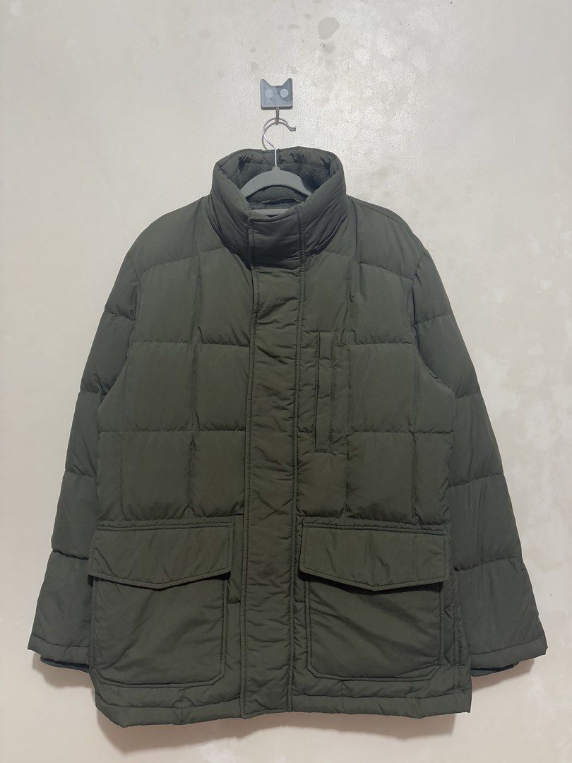 Uniqlo Gray Down Puffer Jacket Men Medium (Category: Coats, Jackets and Outerwear) located in Balanga. Submitted by winterlab_ph (Listing ID 1463444233, Image 3). Description: Code: A628 Width: 23 Length: 29 Shoulders: 19 Sleeves: 24.5 : needs wash.