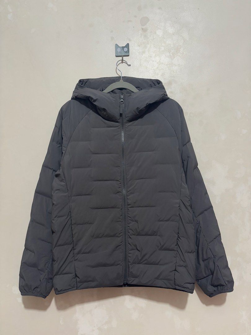 Uniqlo Gray Warm Padded Pufftech Puffer Jacket Men Small (Category: Coats, Jackets and Outerwear) located in Balanga. Submitted by winterlab_ph (Listing ID 1463445960, Image 1). Description: Code: A631 Width: 22.5 Length: 24.5 .