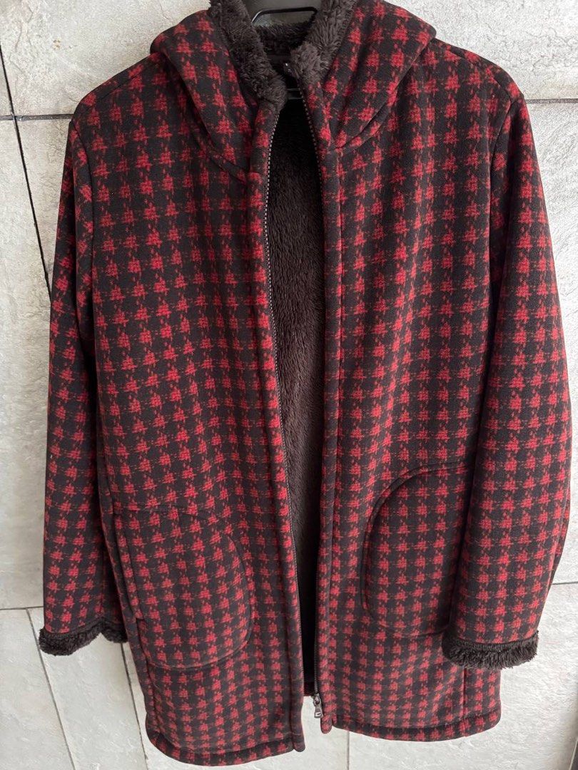 Uniqlo Houndstooth Fleece Lined Hooded Jacket (Category: Coats, Jackets and Outerwear) located in Taguig. Submitted by anxmz (Listing ID 1463405311, Image 1). Description: - Super cozy Uniqlo jacket - Stylish houndstooth pattern in red and brown - Lined with soft brown fleece (including hood) - Zip-up front with convenient pockets - Ideal for keeping warm and comfortable.