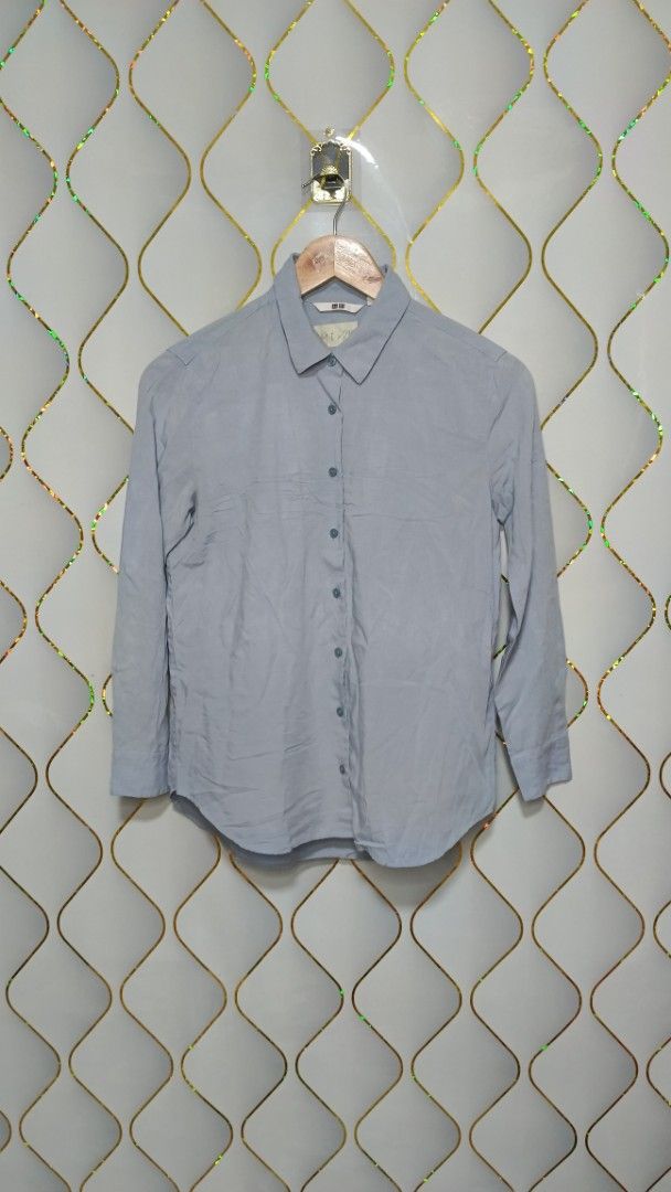 Uniqlo Light Blue Long Sleeve Button-up (Category: Longsleeves) located in Manila. Submitted by zariyah.1986 (Listing ID 1463330247, Image 1). Description: - Uniqlo long sleeve - Light blue color - Button-up front - Classic collar - Relaxed fit - Ideal for casual wear or layering - Easy to style with jeans or trousers - Please check measurements in photos.
