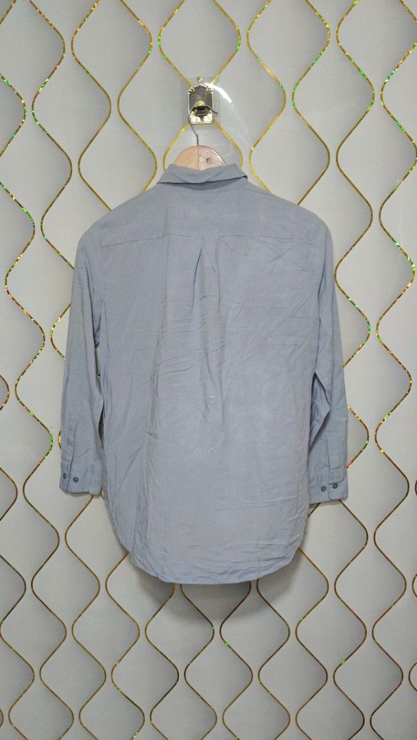 Uniqlo Light Blue Long Sleeve Button-up (Category: Longsleeves) located in Manila. Submitted by zariyah.1986 (Listing ID 1463330247, Image 2). Description: - Uniqlo long sleeve - Light blue color - Button-up front - Classic collar - Relaxed fit - Ideal for casual wear or layering - Easy to style with jeans or trousers - Please check measurements in photos.